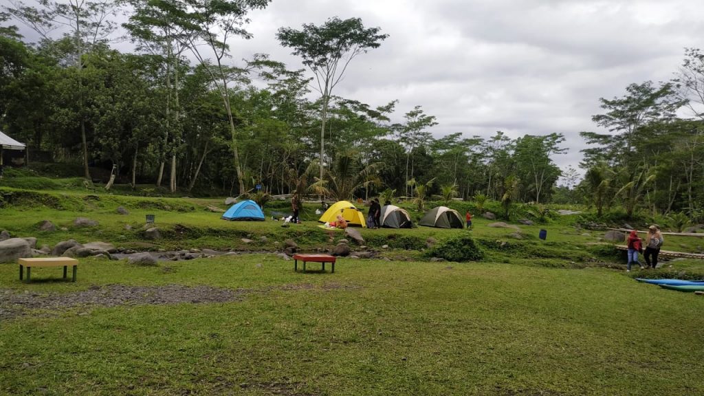 tenda camping di ledok sambi