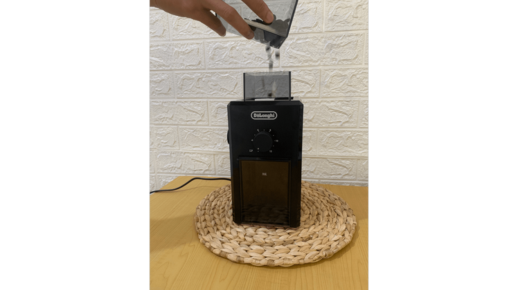 grinder kopi untuk membuat kopi susu moka pot